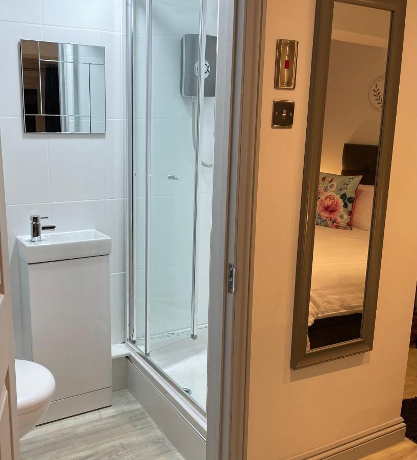 Stunning Contemporary 1 Bedroom En-Suite Annexe พลีมัธ ภายนอก รูปภาพ